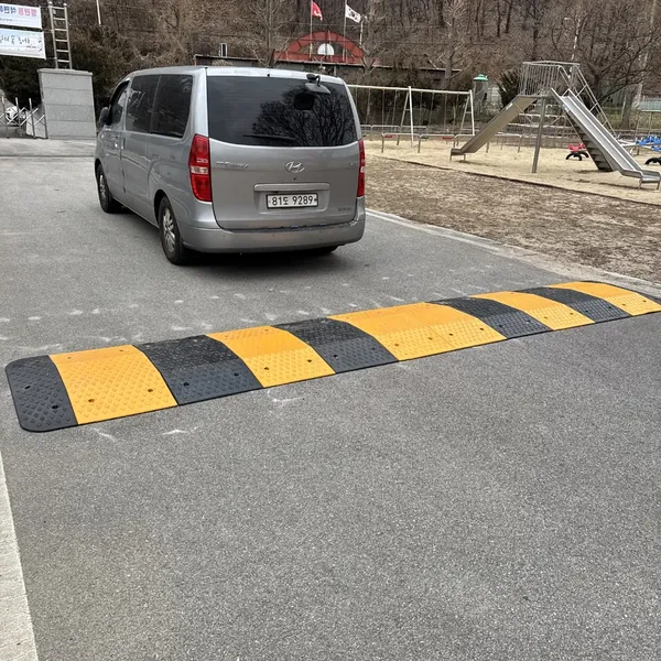 강남 오피스 주차장 고무방지턱 설치